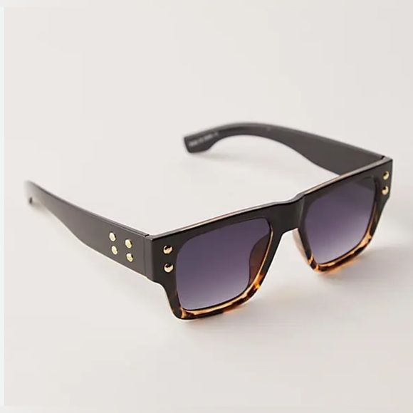 Free People NWT Brisbane Studded Rectangle Sunglasses Black - Picture 1 of 12